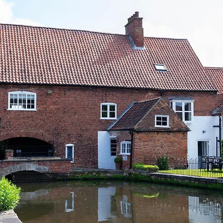 Mill House Villa Ollerton Exterior photo